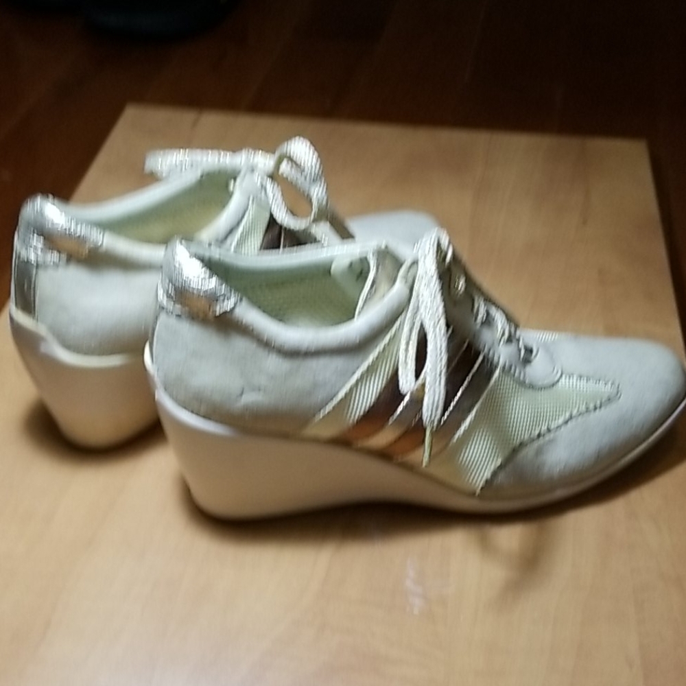 Shoes - Picture 2 of 4
